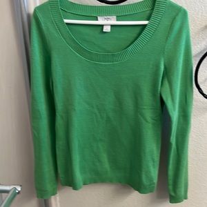 Women’s long sleeve green sweater with a scoop neck from the loft size small